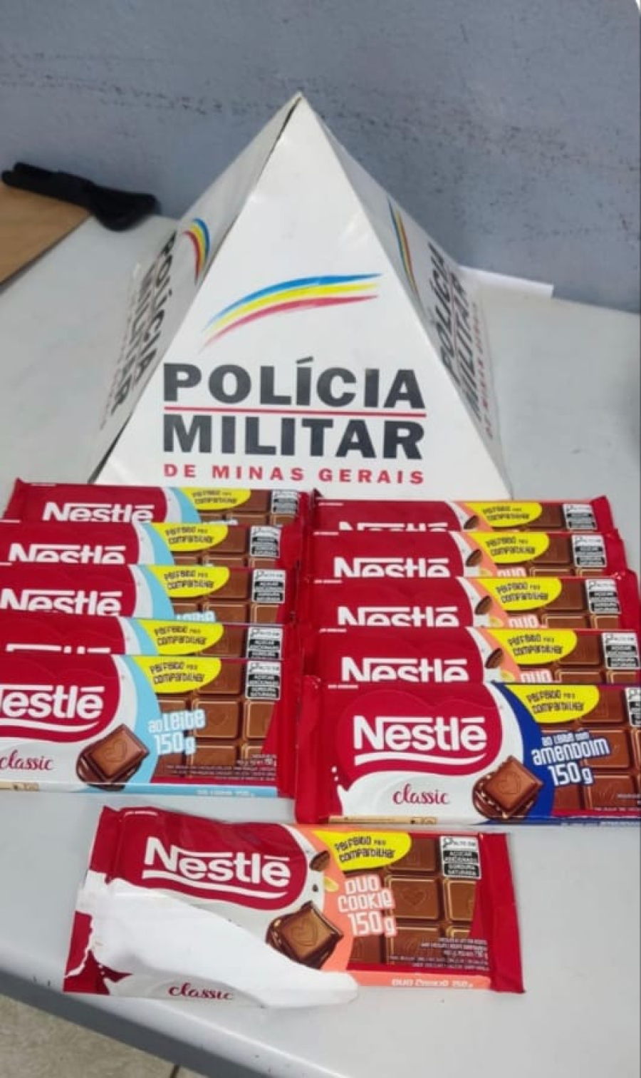 Dupla é presa por furto de chocolates em farmácia de Patos de Minas